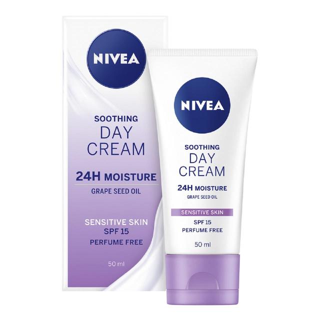 Nivea Face Day Cream avec extrait de réglisse pour peau sensible SPF15 50 ml