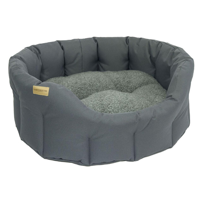 Cama de perro gris impermeable clásico de tierra